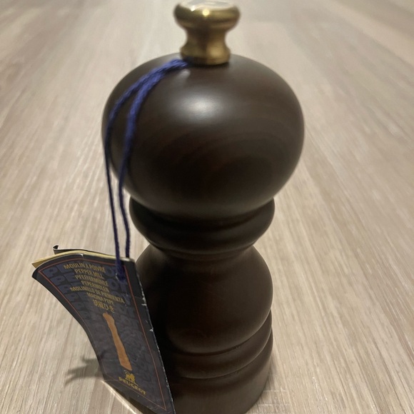 Peugeot Paris Manual Salt Mill-Adjustable Grinder-Beechwood, Chocolate, - Picture 2 of 5